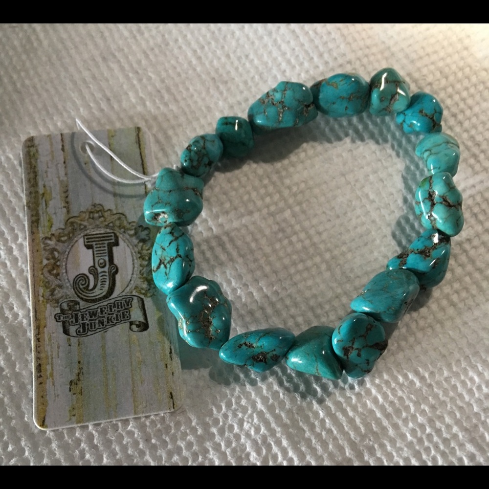 chunky turquoise stretch bracelet.
